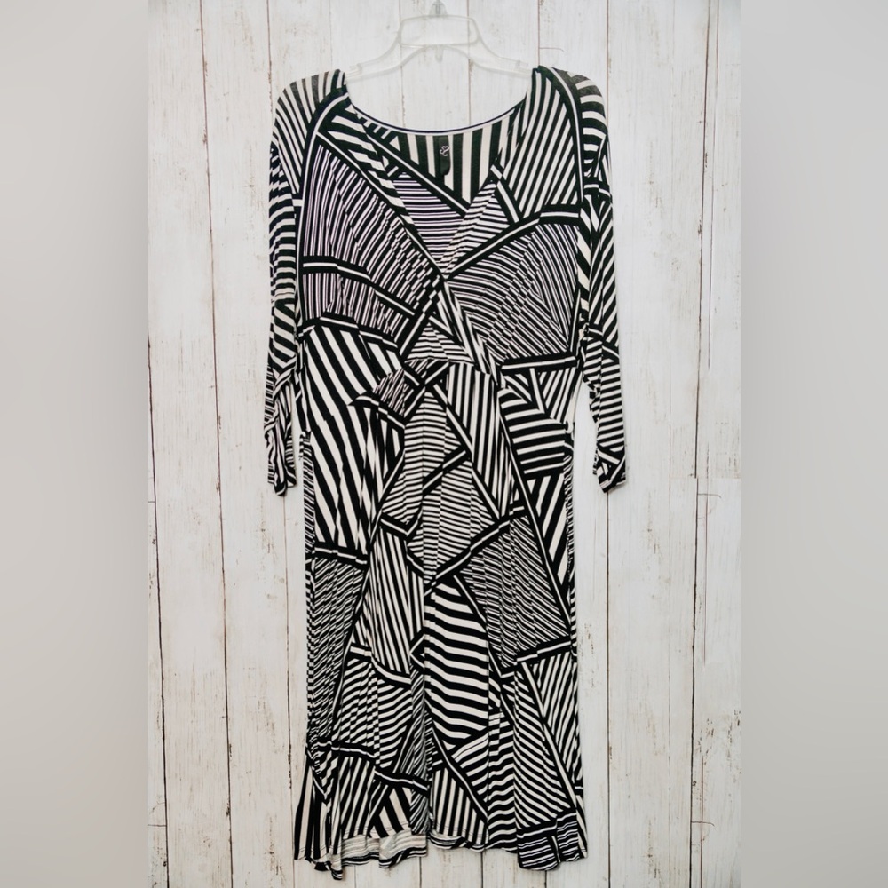 Black & white geometric striped dress.